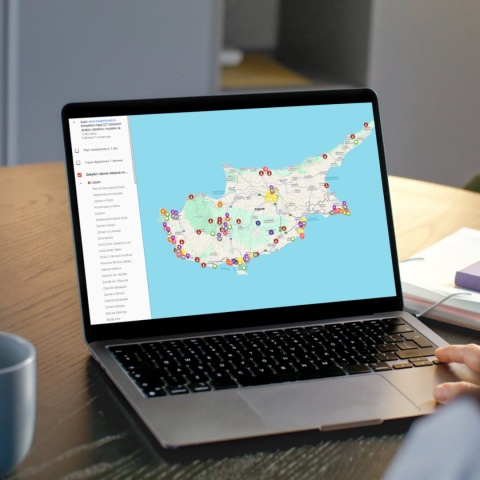 mapa atrakcji Cypru na komputerze