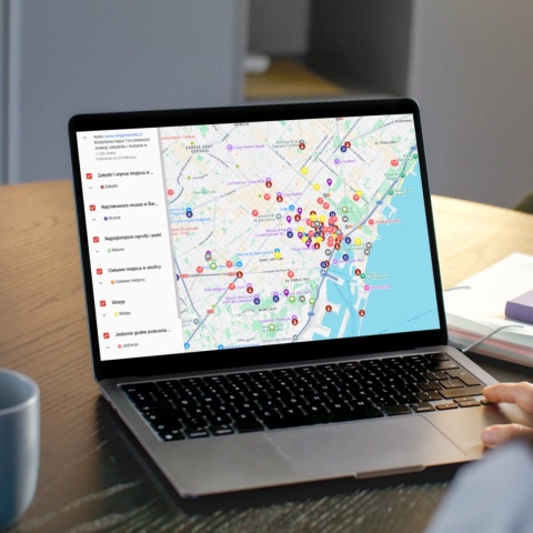 mapa atrakcji Barcelony na komputerze