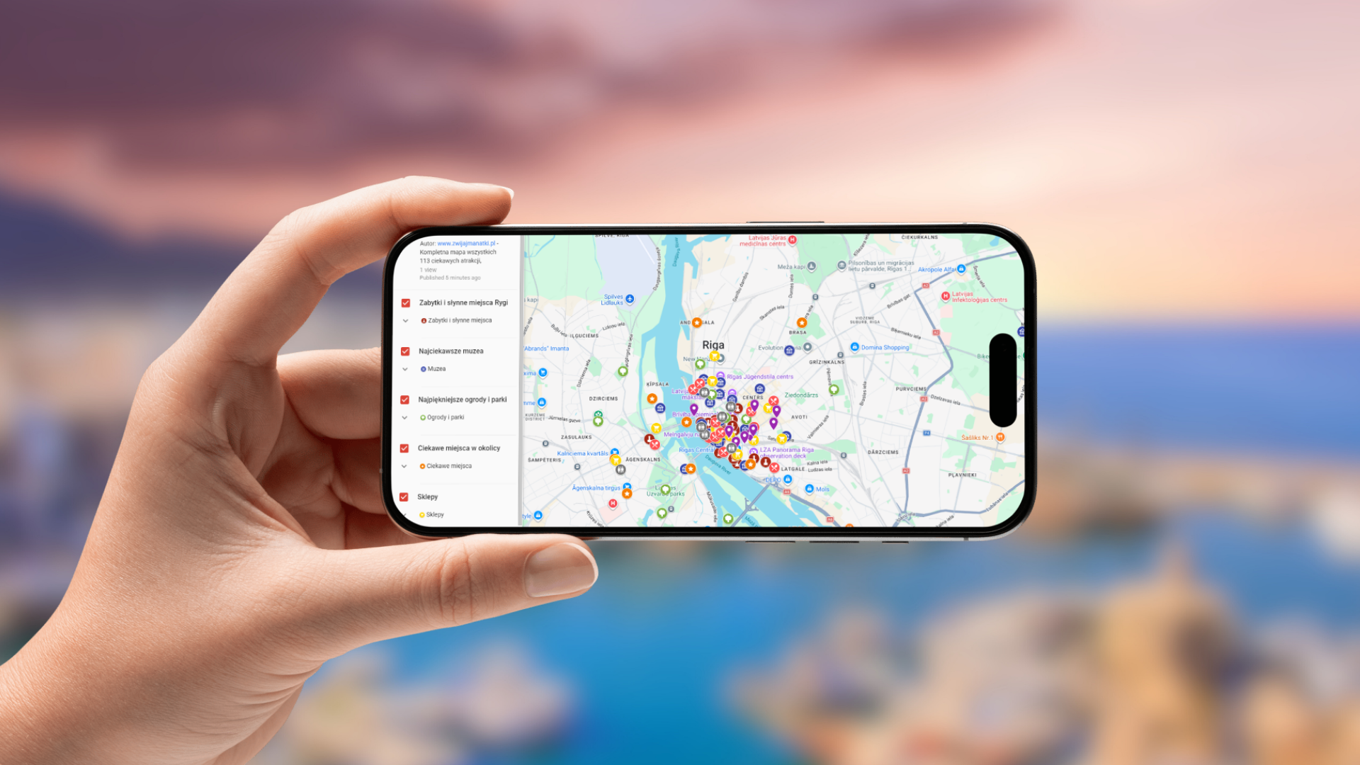mapa Rygi otwarta na telefonie poziomo
